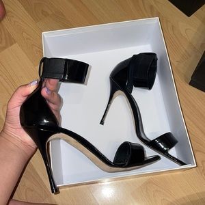 Authentic Manolo BLAHNIK ankle strap heels